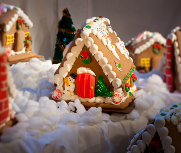 gingerbread houses on celebrity holiday cruise