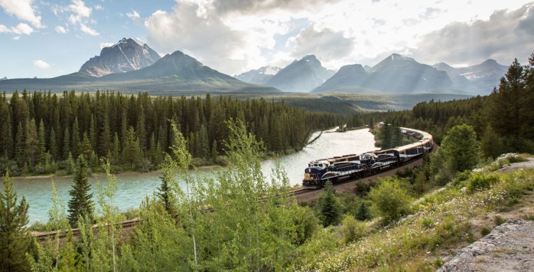 rocky mountaineer train in canadian rockies