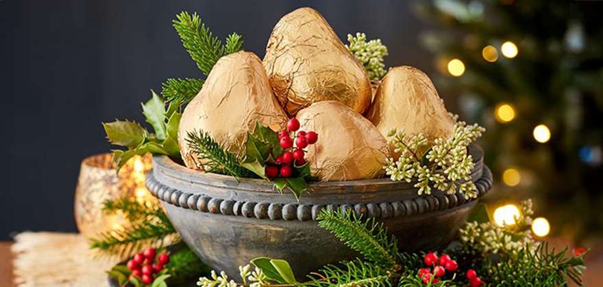 Harry & David pears in a holiday setting