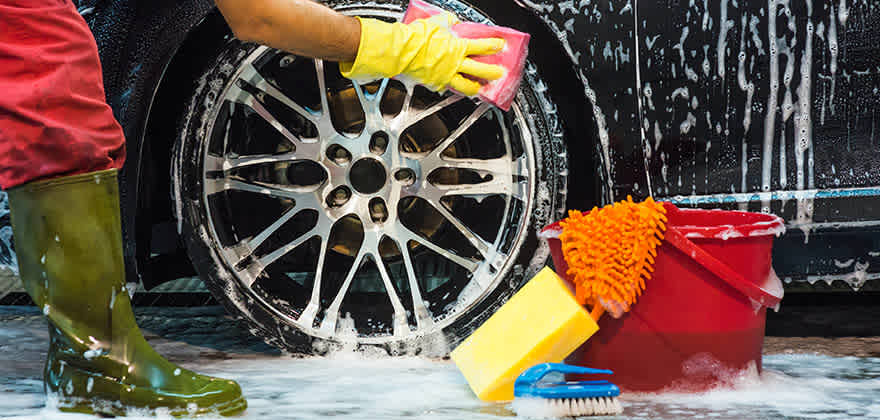 Washing car tire