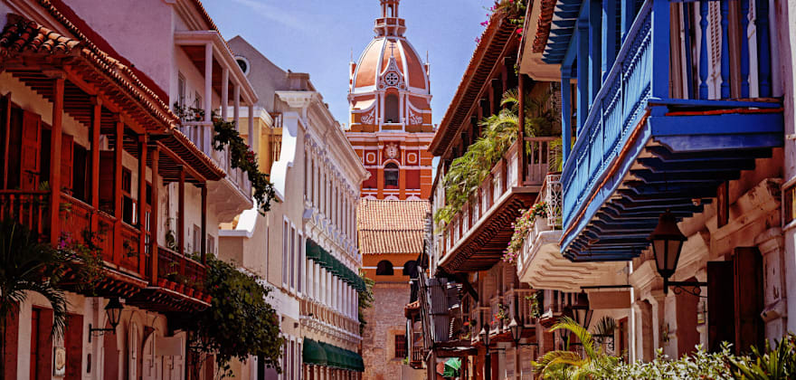 alleyway in colombia