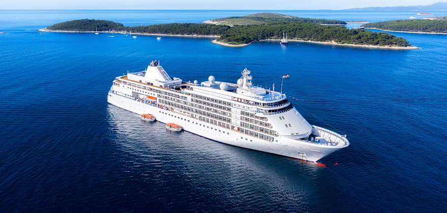 Cruise ship 