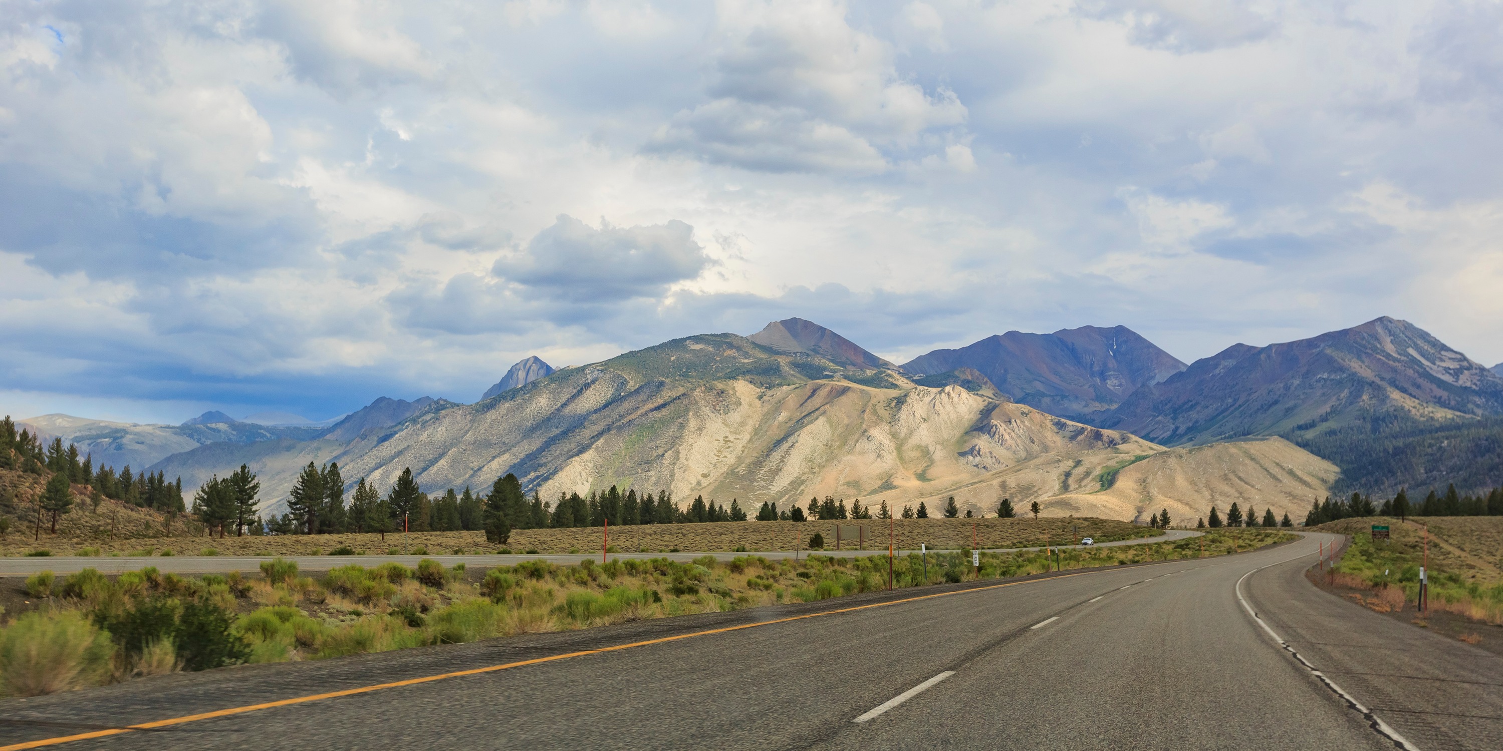 Highway 395 Eastern Sierra Nevada Mountain Range Road Trip Things To Do Via Magazine Shutterstock 1179566380  