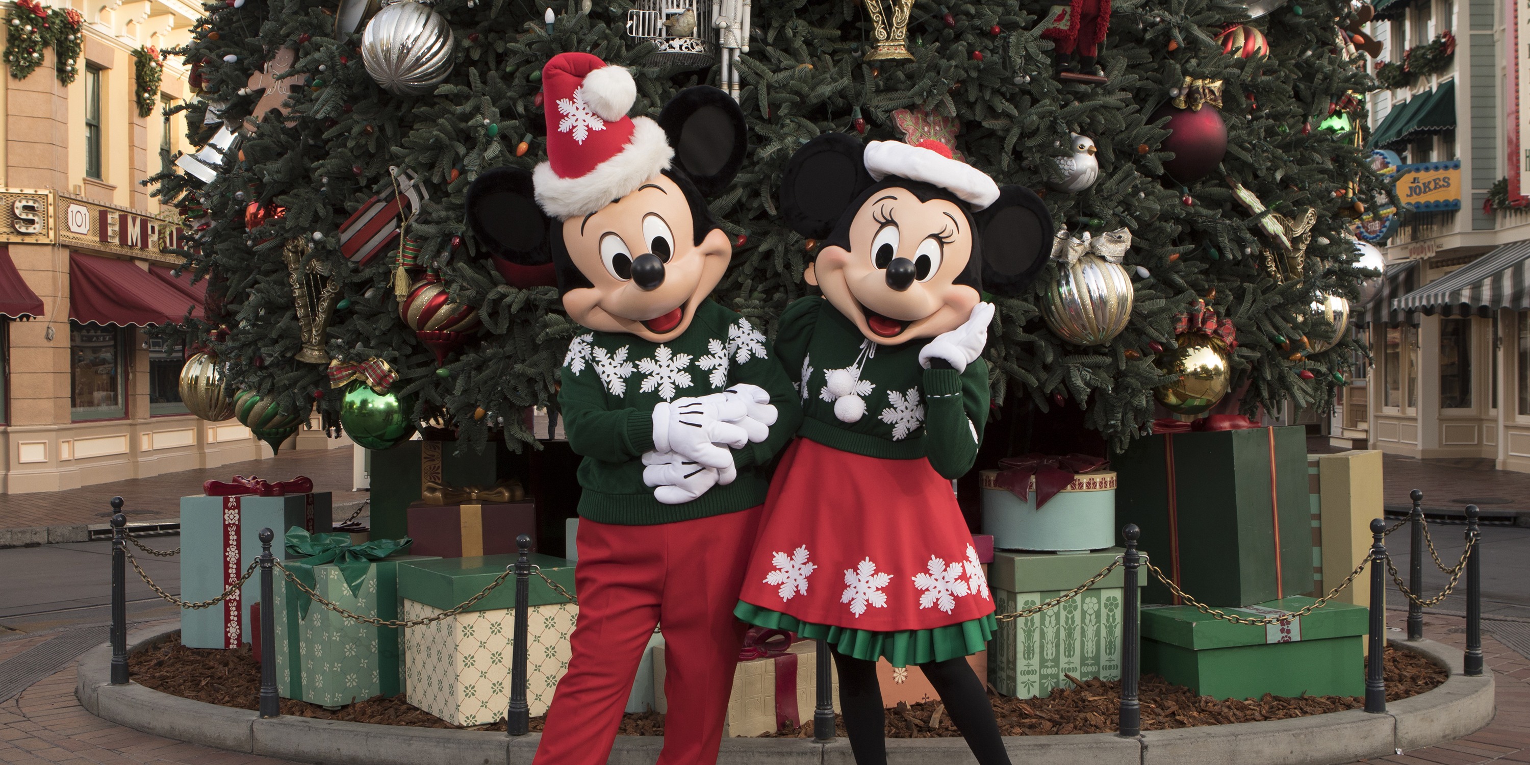 5 Tips for Making Merry on Your Disneyland Holiday Via