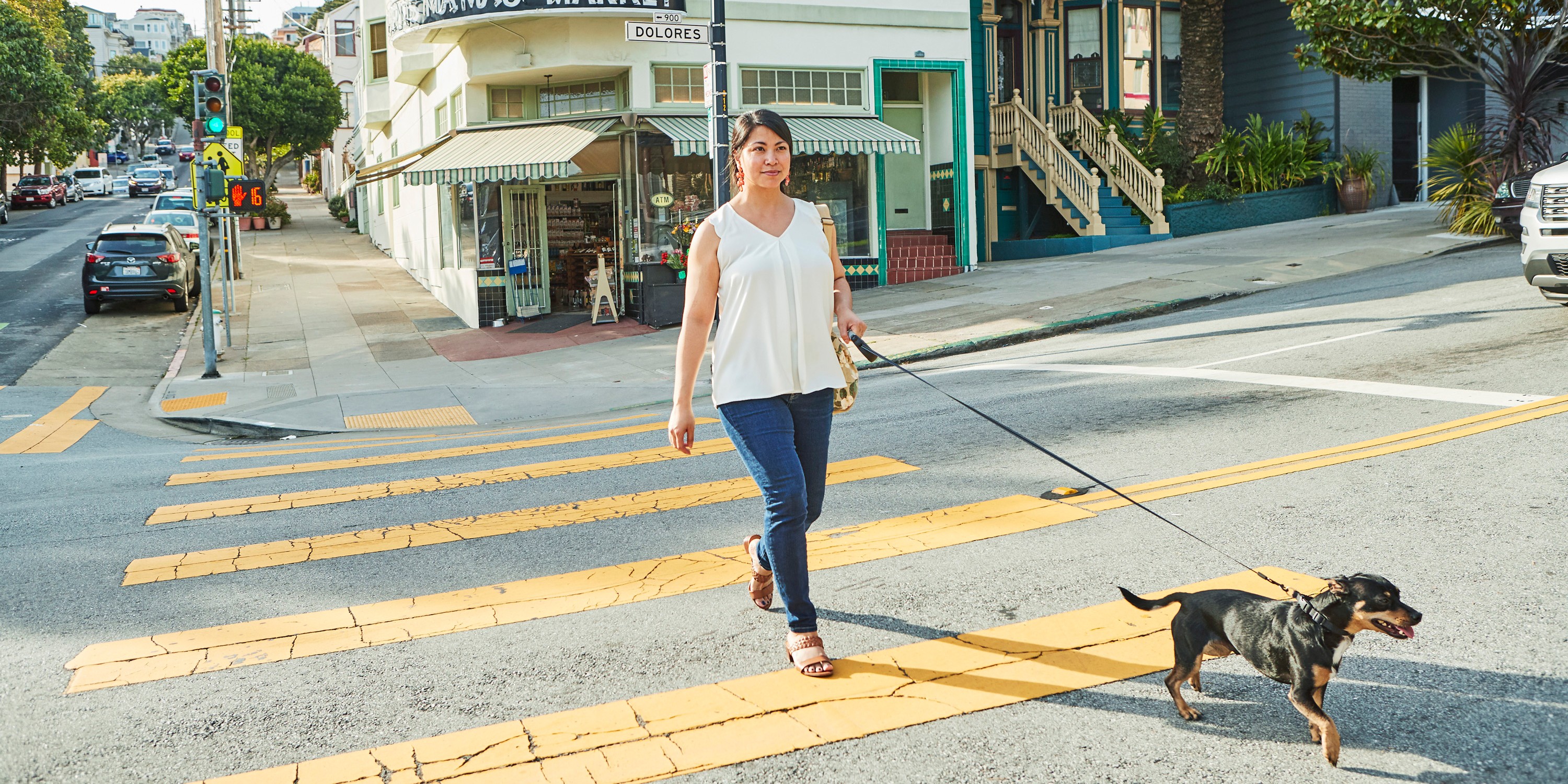 Do drivers have to wait for pedestrians to Cross Street?