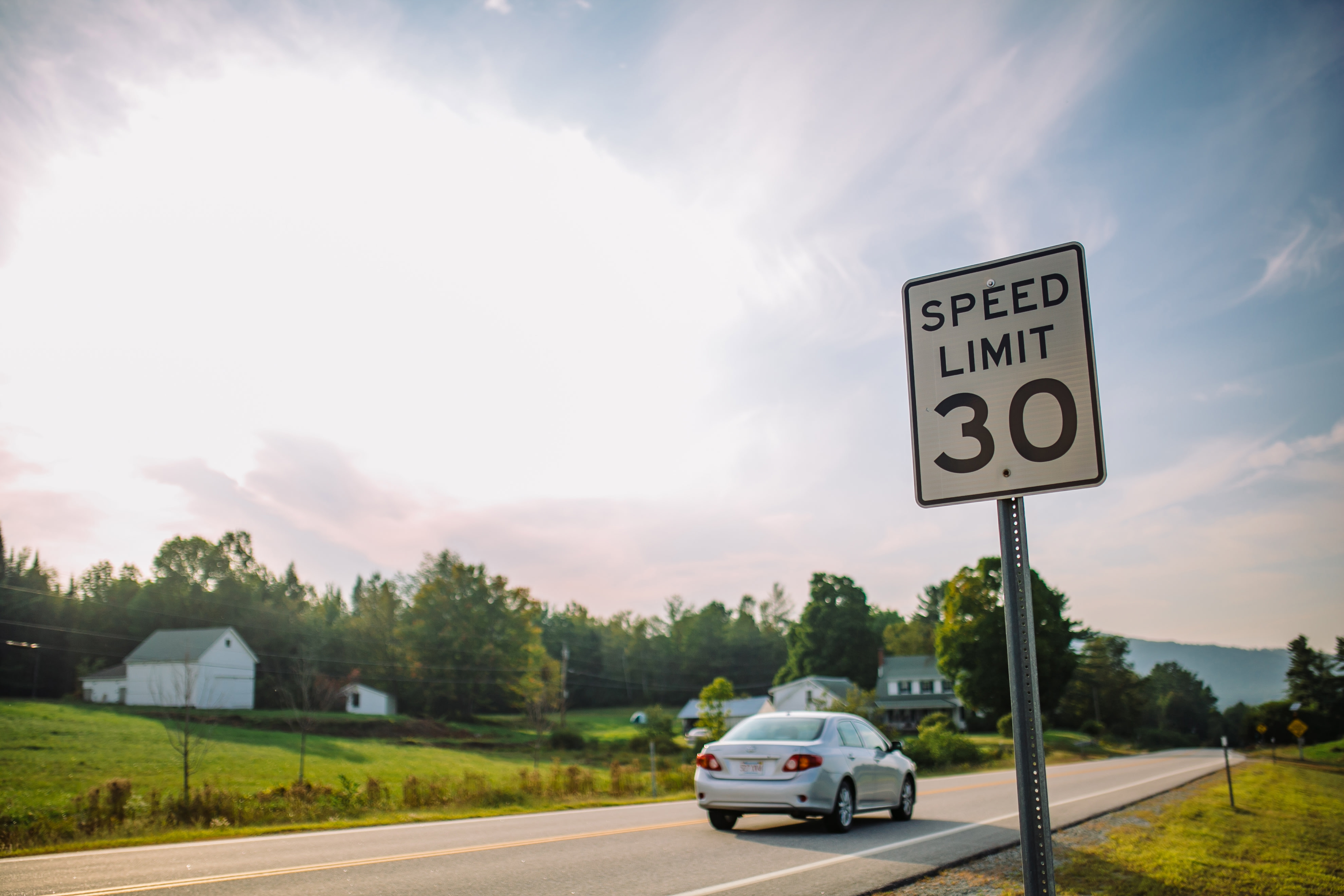 Спид лимитс. Speed limits. Speed limit знак. Американские дорожные знаки. Знак ограничения скорости в США.