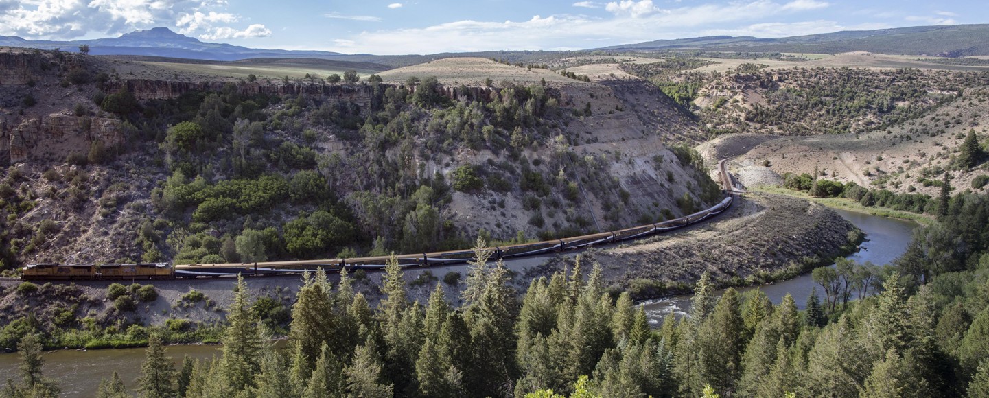 rocky mountaineer train on rockies to red rocks route